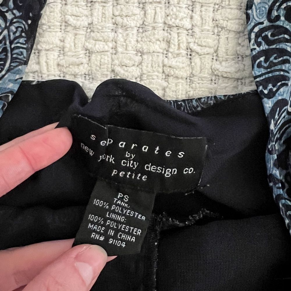 SOLD VINTAGE Tank Top - Picture 6 of 7